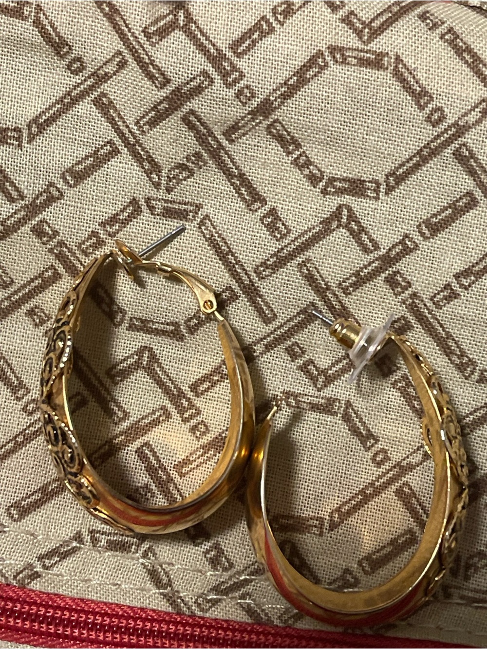 Elegant Gold Filigree Hoop Earrings - Women Jewelry - Picture 4 of 4